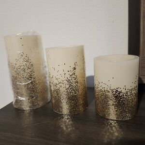 3 LED candle lights.